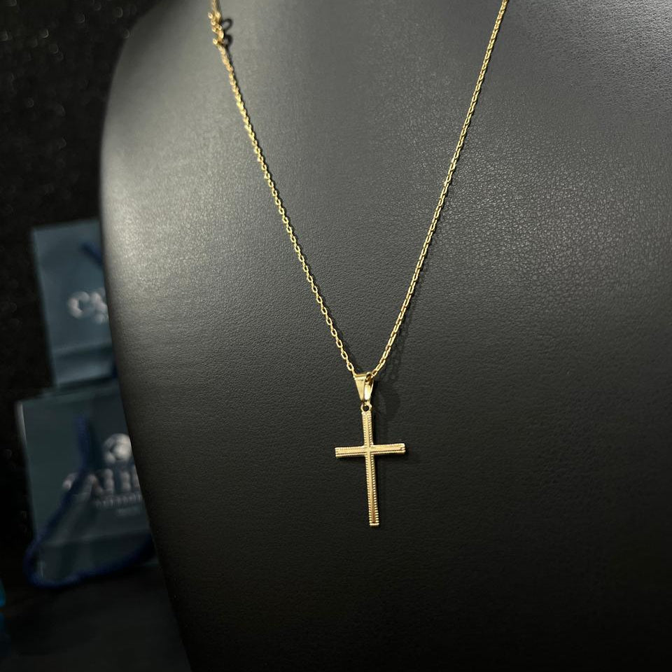 Corrente e Pulseira Cadeado 1mm + Ping Cruz Detalhada Banhado a Ouro 18k