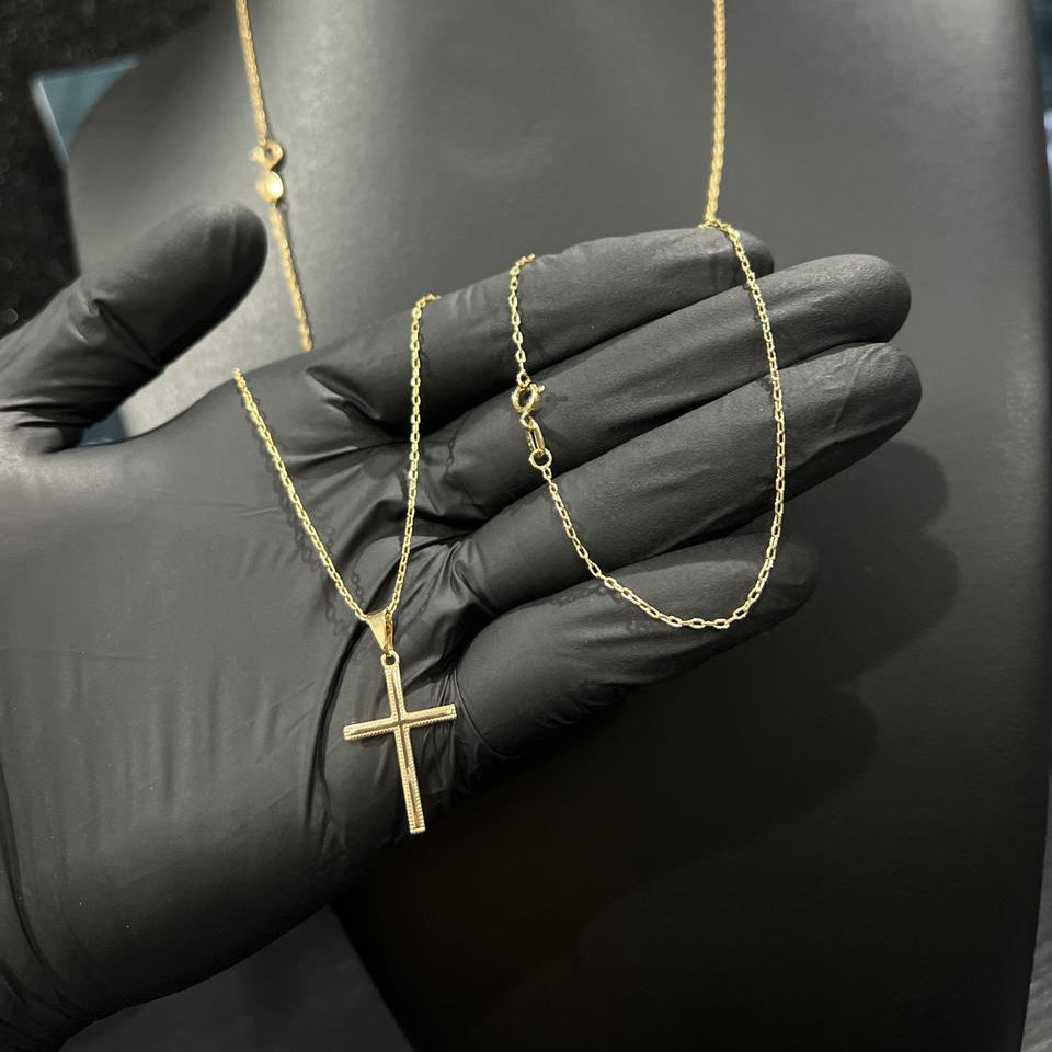 Corrente e Pulseira Cadeado 1mm + Ping Cruz Detalhada Banhado a Ouro 18k