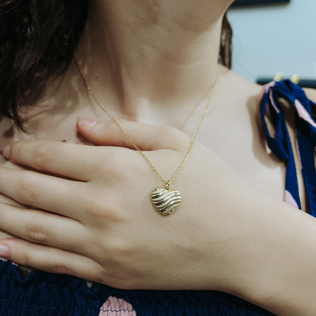 Colar Feminino Cadeado 1,2mm Pingente Coração Texturizado banhado a ouro 18k