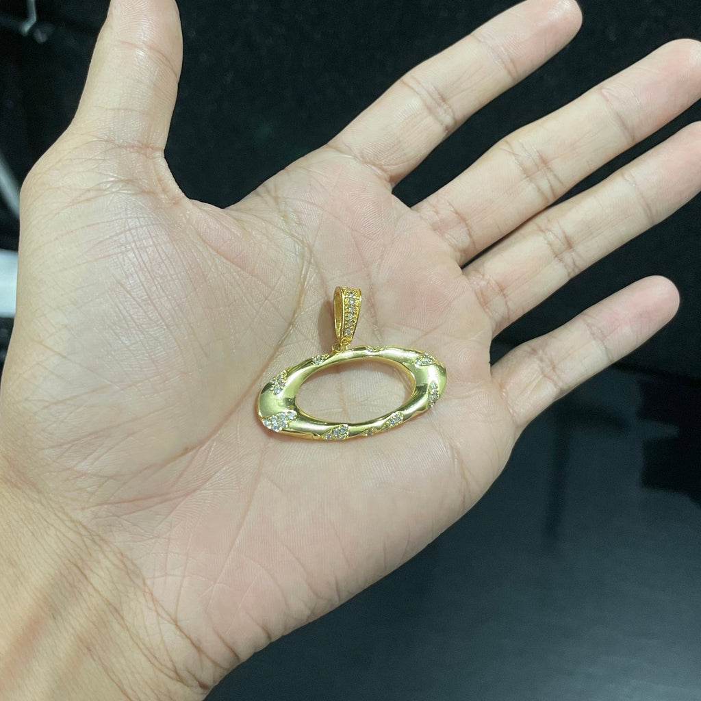 Pingente Oakley Cravejado c/zircônia Banhado a Ouro 24k