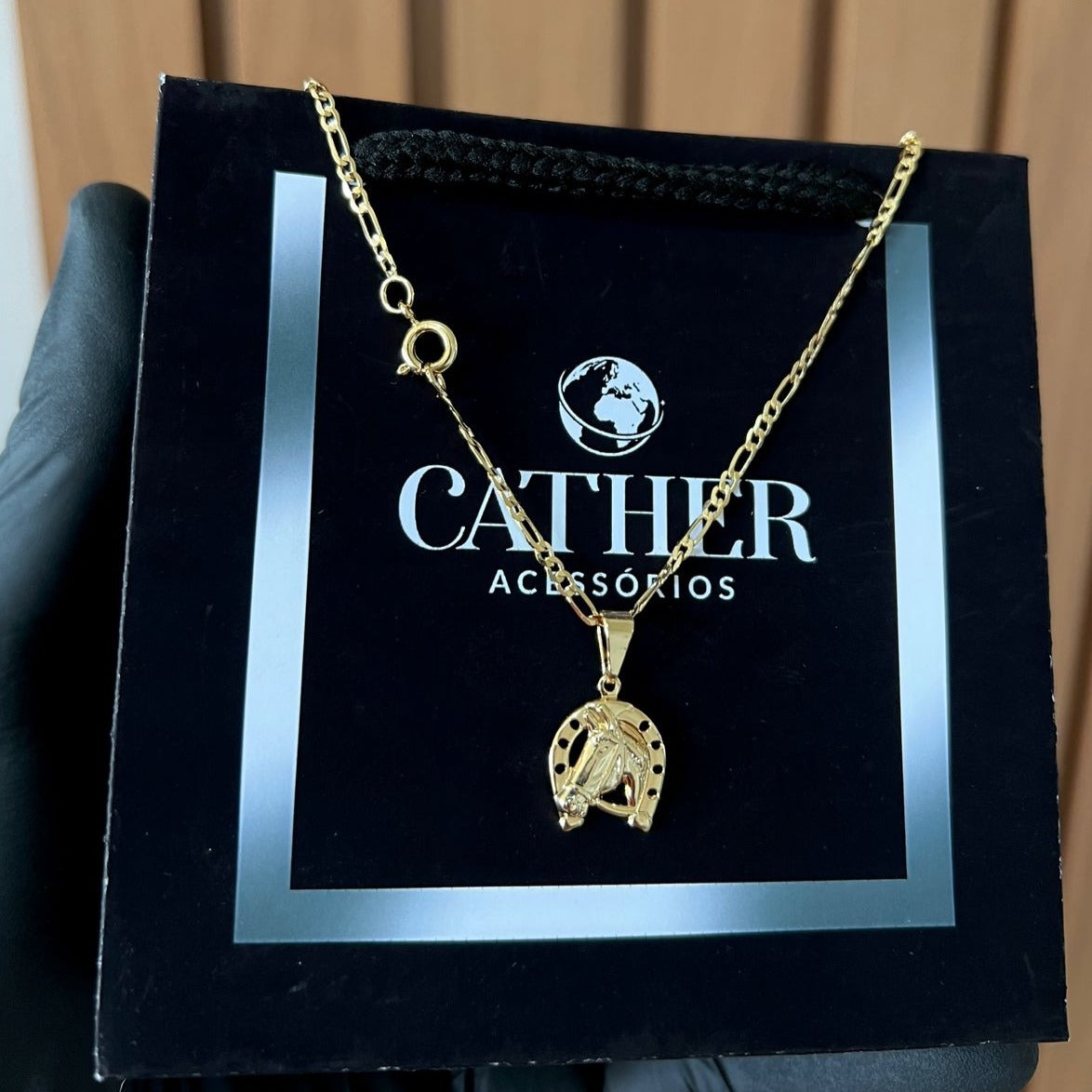 Corrente 3x1 2mm + Ping Ferradura Cavalo Banhado a Ouro 18k