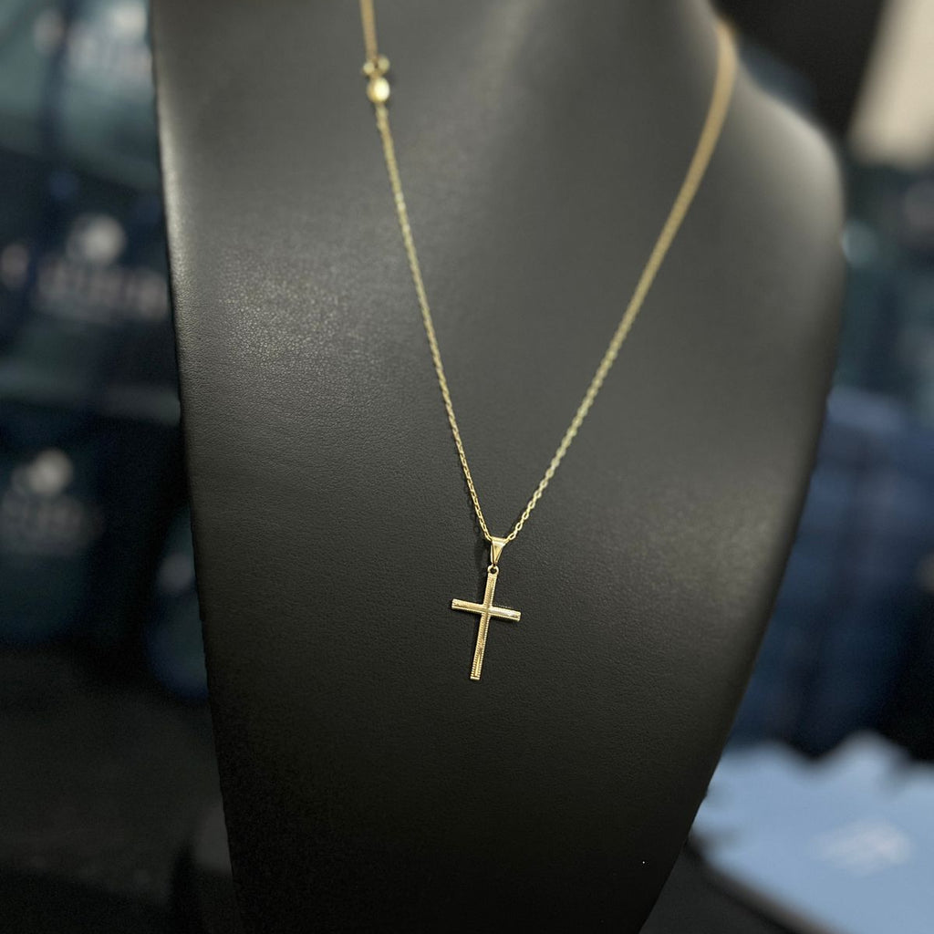 Corrente e Pulseira Cadeado 1mm + Ping Cruz Detalhada Banhado a Ouro 18k