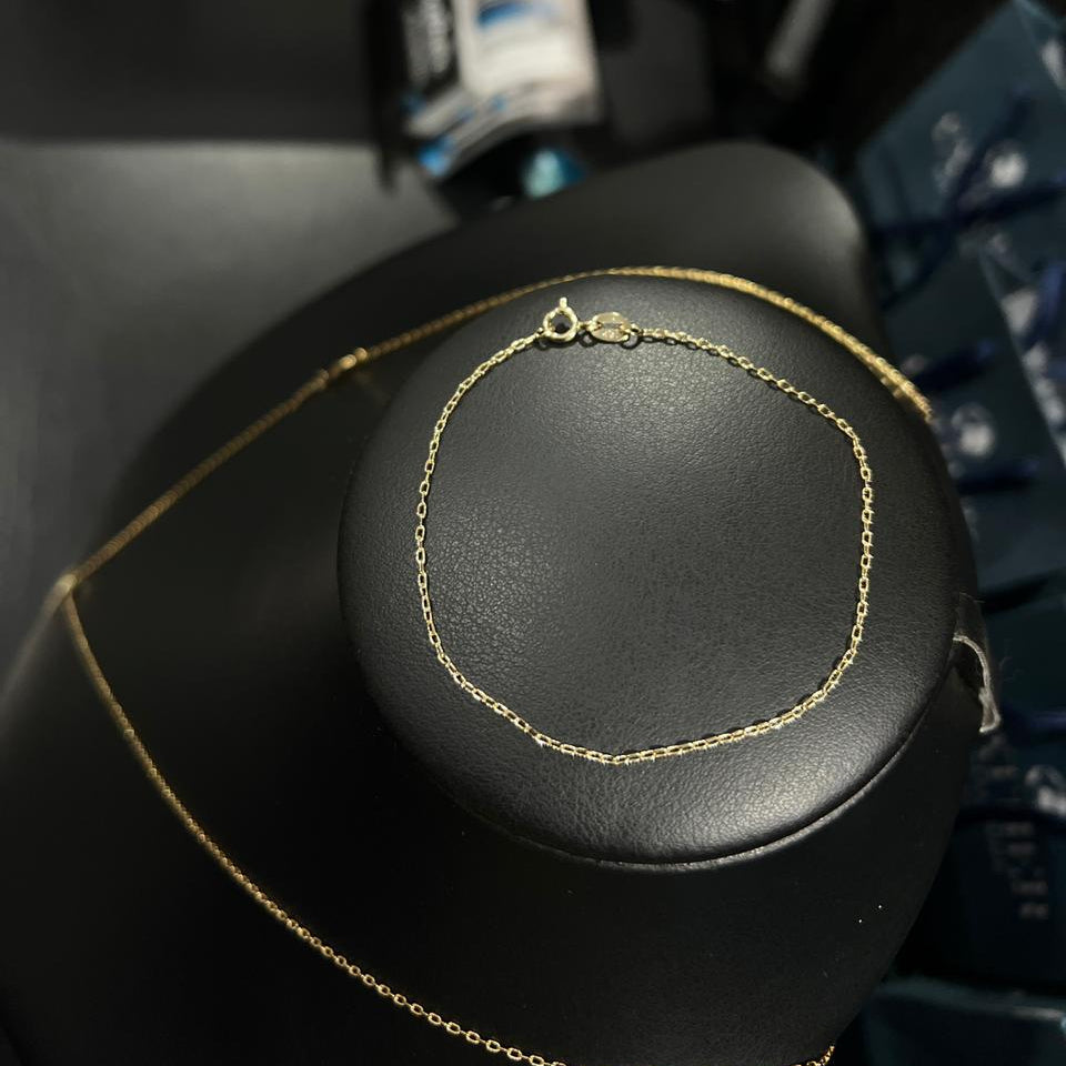 Corrente e Pulseira Cadeado 1mm + Ping Cruz Detalhada Banhado a Ouro 18k